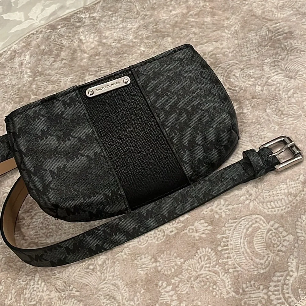 Brand New Michael Kors Black Zippered Belt Bag Fanny Pack w/ Silver Tone Accents